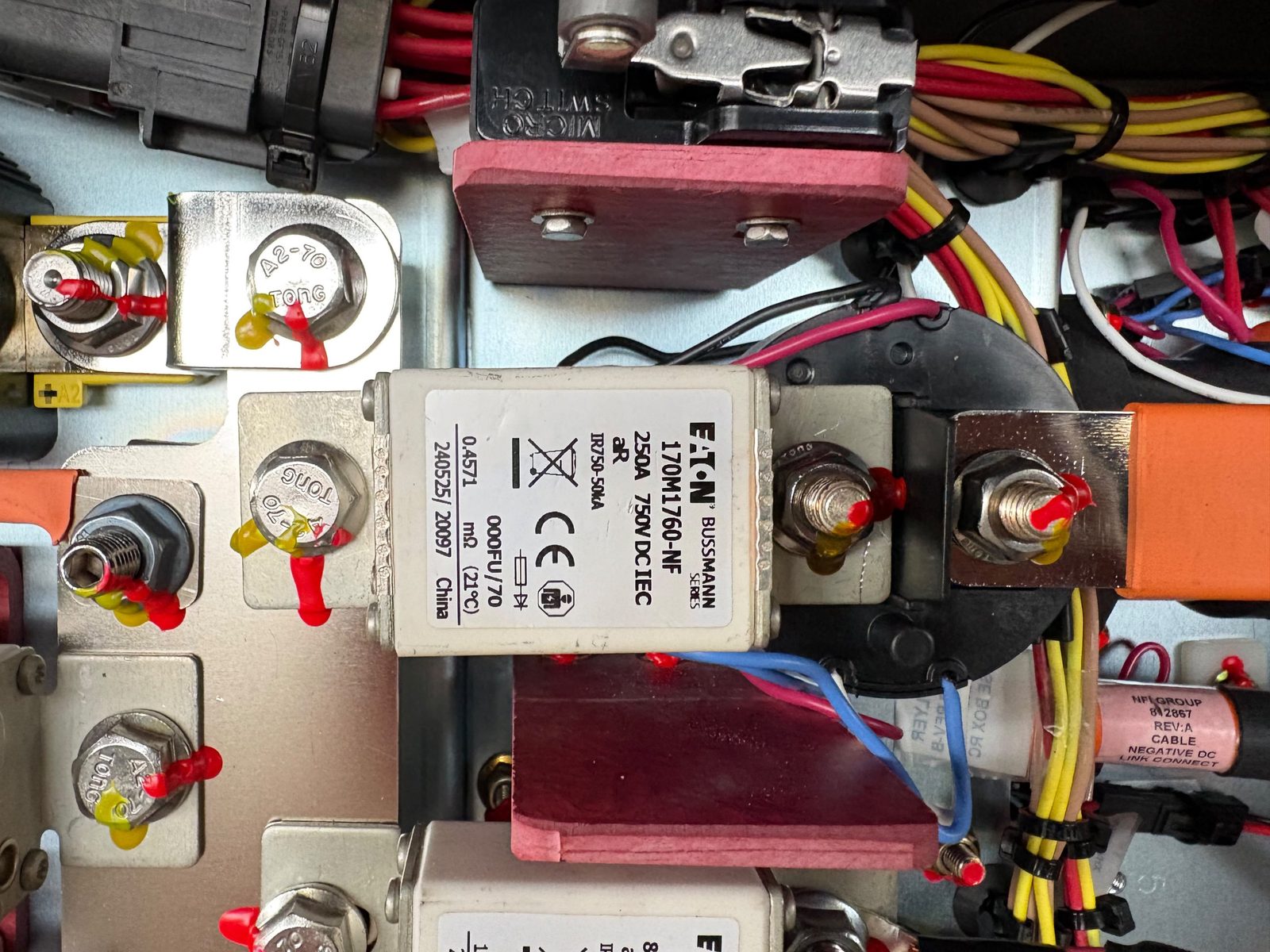 Fusible de alta tensión Eaton Bussmann de 250 A y 750 V DC